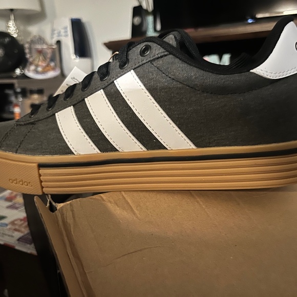 Adidas Daily 4.0 Sneaker Men’s 10.5 Dark Grey White stripe - Picture 1 of 8
